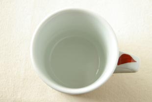 砥部焼 あか太陽のマグカップを上から見て