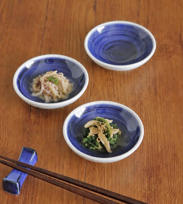珍味や副菜を小鉢感覚で盛り付けた様子