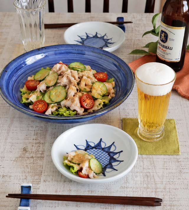 豚しゃぶサラダの食卓とひまわりの取皿
