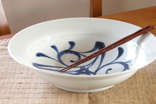 砥部焼・梅山窯 櫛目からくさの浅鉢