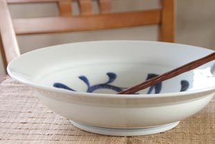 砥部焼 櫛目からくさの浅鉢