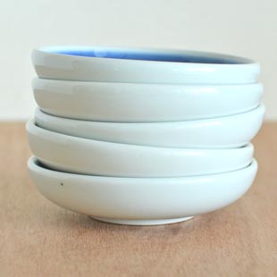 砥部焼・梅山窯 藍色の小皿(3.5寸)を重ねて