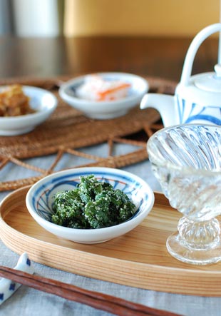 梅山窯 赤線からくさの3寸小皿に胡麻和えを