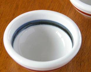 砥部焼・梅山窯 朱線の玉ぶち鉢(3寸)を上から見て