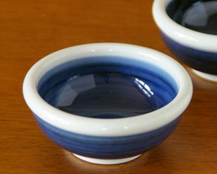 砥部焼・梅山窯 藍色の玉ぶち鉢(3寸)