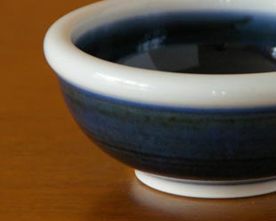 砥部焼・梅山窯 藍色の玉ぶち鉢(3寸)の玉ぶち部分