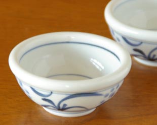 砥部焼・梅山窯 太陽柄の玉ぶち鉢(3寸)