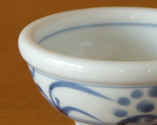 砥部焼・梅山窯 太陽柄の玉ぶち鉢(3寸)の玉ぶち部分