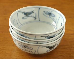 砥部焼・梅山窯 なずなの多用鉢(4寸)を重ねて