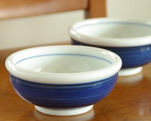 砥部焼 外藍色の玉ぶち鉢(4寸)