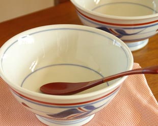 砥部焼・梅山窯 みつ葉の丼鉢を上から見て