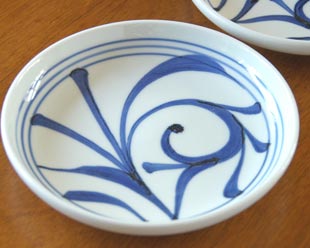 梅山窯 ひとつからくさの6寸皿