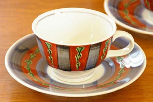 砥部焼 色絵模様のコーヒーカップ