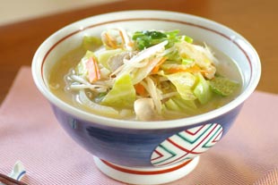 梅山窯　まるぬきの丼鉢(6寸)にちゃんぽんを盛って
