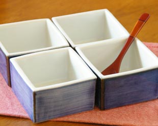 砥部焼・梅山窯 藍色の角鉢を4個並べて