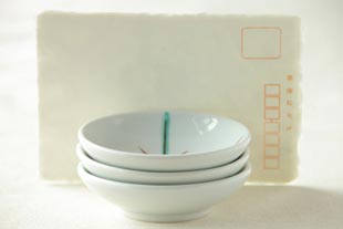 砥部焼 豆小皿(はなび)を重ねたところ