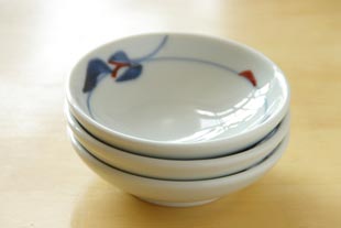 砥部焼 豆小皿(みつ葉)を重ねたところ
