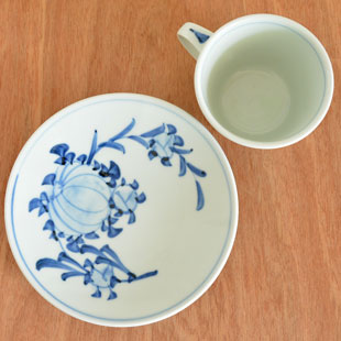 砥部焼・梅山窯 風船花のコーヒーカップを上から見て