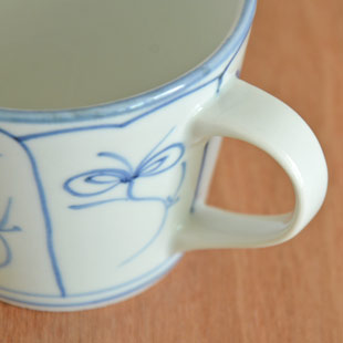 砥部焼・梅山窯 なずなのコーヒーカップの持ち手