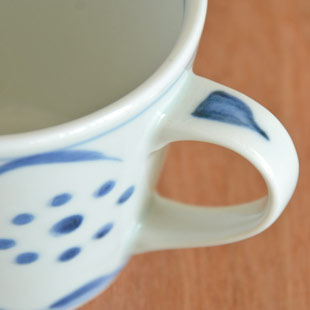 砥部焼・梅山窯 太陽柄のコーヒーカップの持ち手