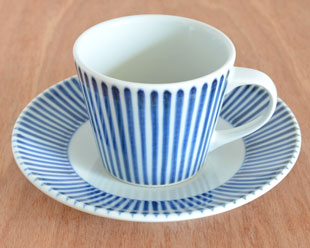 砥部焼・梅山窯 とくさ柄のコーヒーカップ