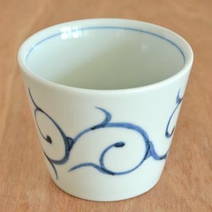 砥部焼・梅山窯 細からくさのそばちょこ