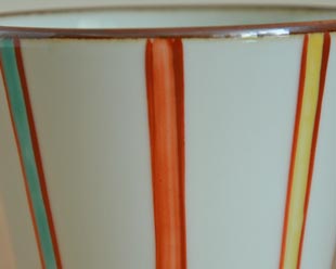 砥部焼・梅山窯 カラーのそばちょこの絵付け