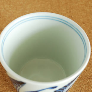 砥部焼・梅山窯 草文のそばちょこを上から見て