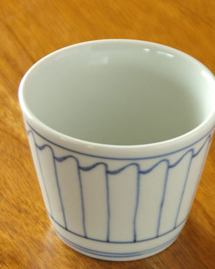 砥部焼・梅山窯 波とくさのそばちょこ