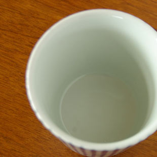 砥部焼・梅山窯 とくさ文のそばちょこを上から見て