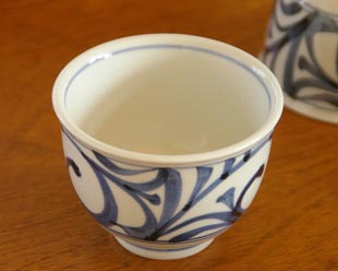砥部焼 からくさの湯呑(大)
