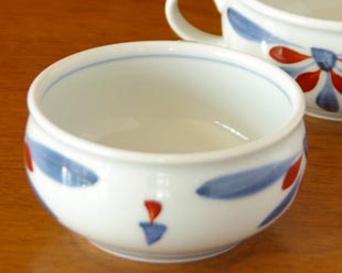 砥部焼 花もようのスープカップ