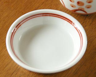 砥部焼・梅山窯 赤太陽の醤油さしの受け皿