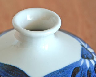 砥部焼・梅山窯 ごす菊の壺花入れの入れ口