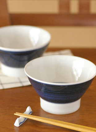 砥部焼 藍色の茶碗(大)