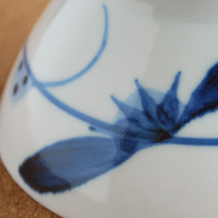 砥部焼・梅山窯 青笹の茶碗(小)の絵柄