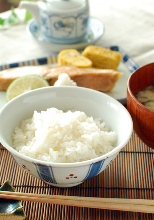 砥部焼 新みつ紋の反茶碗(3.6寸)
