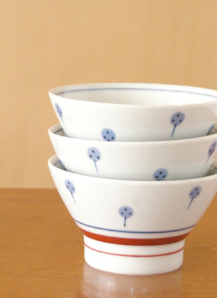 砥部焼・梅山窯 たんぽぽの茶碗(大)を重ねて
