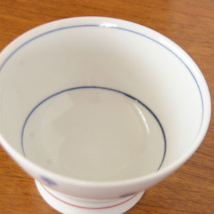 砥部焼・梅山窯 たんぽぽの茶碗(大)を上から見て
