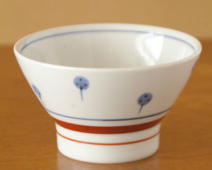 砥部焼・梅山窯 たんぽぽの茶碗(大)を横から見て