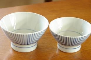 砥部焼・梅山窯 とくさ柄の茶碗(大)と(小)