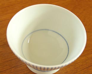 砥部焼・梅山窯 とくさ柄の茶碗(大)を上から見たところ