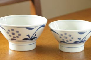 砥部焼・梅山窯 太陽の茶碗(大)と(小)