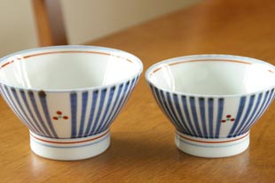 砥部焼・梅山窯 とくさみつ紋の大と小