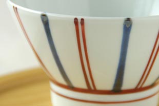 砥部焼・梅山窯のごす赤せんの茶碗(小)