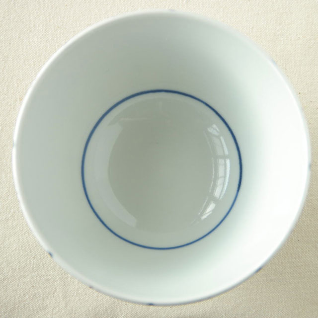 砥部焼 ごす赤せんの茶碗(小)を上から見たところ