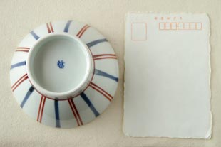 砥部焼・梅山窯 ごす赤せんの茶碗をはがきと比較して