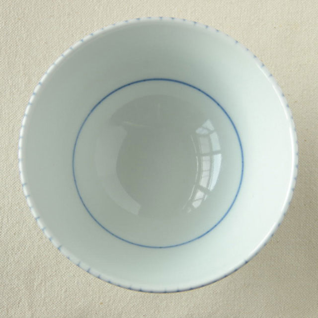砥部焼 とくさ柄の茶碗(小)を上から見たところ