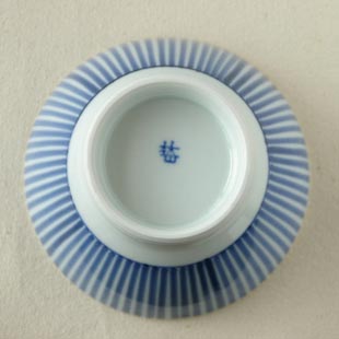 砥部焼 とくさ柄の茶碗(小)の底面