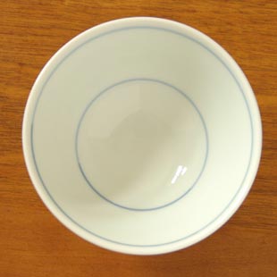 砥部焼・梅山窯 はなもようの茶碗(小)上から見たところ